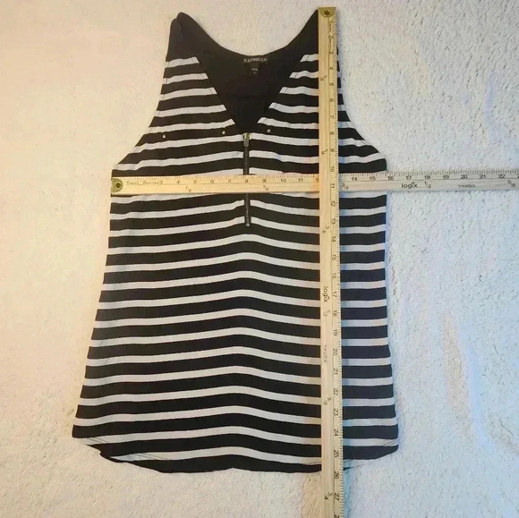 Express Black/White Striped V-neck Tank Top Size Small - Picture 5 of 9